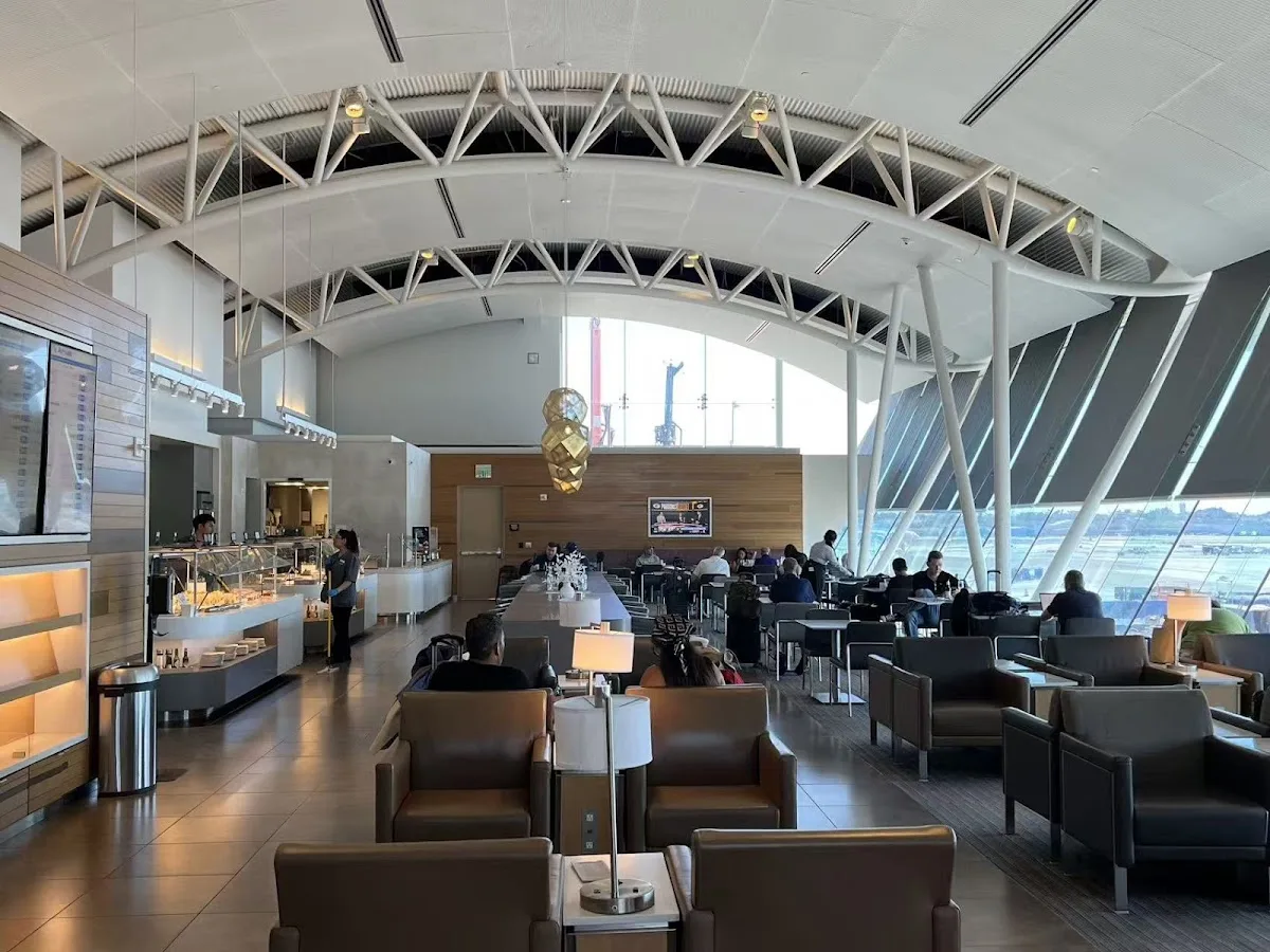American Airlines Flagship First Dining LAX