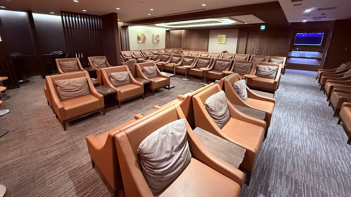 JAL Sakura Lounge Osaka Kansai