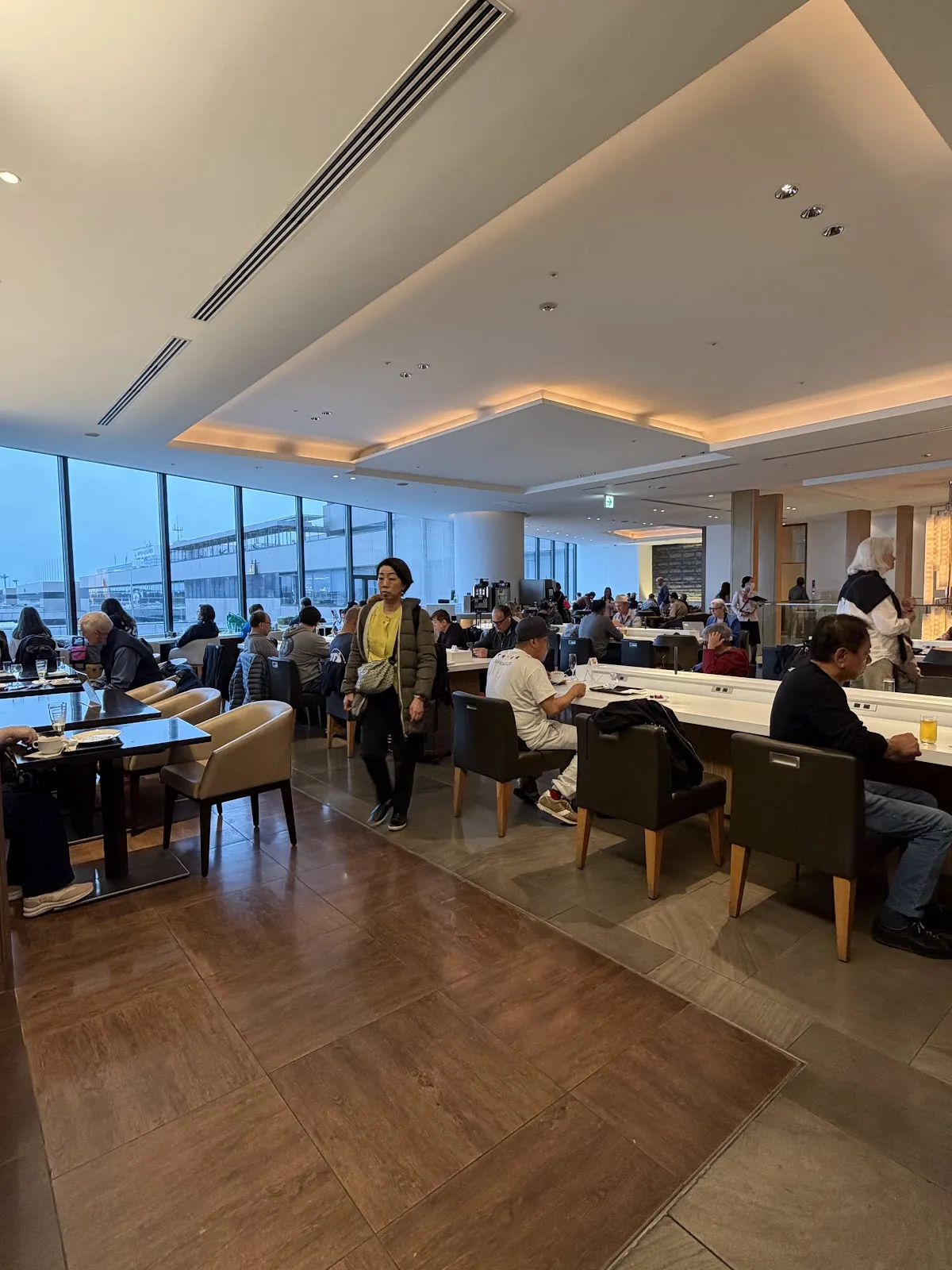 JAL Sakura Lounge Tokyo Narita South