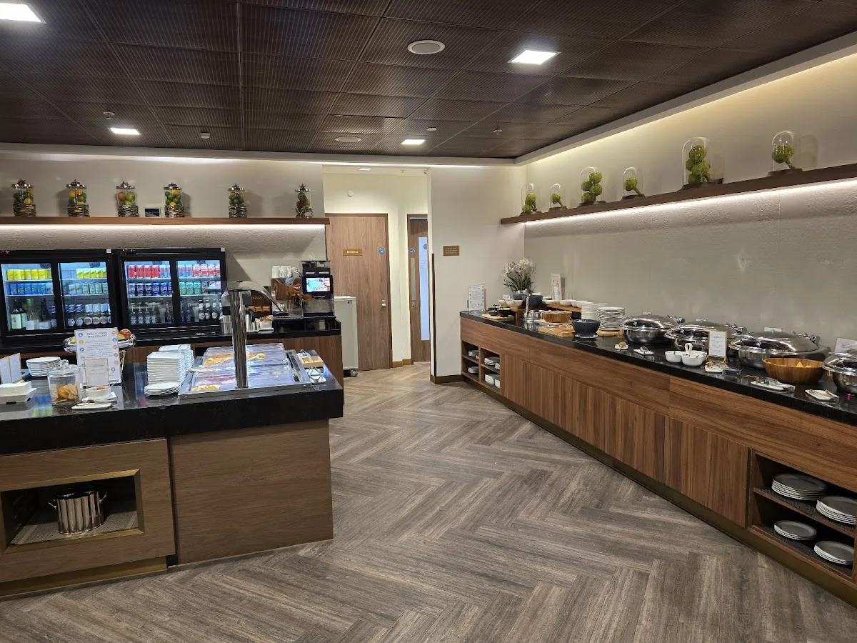 Singapore Airlines SilverKris Lounge London Heathrow