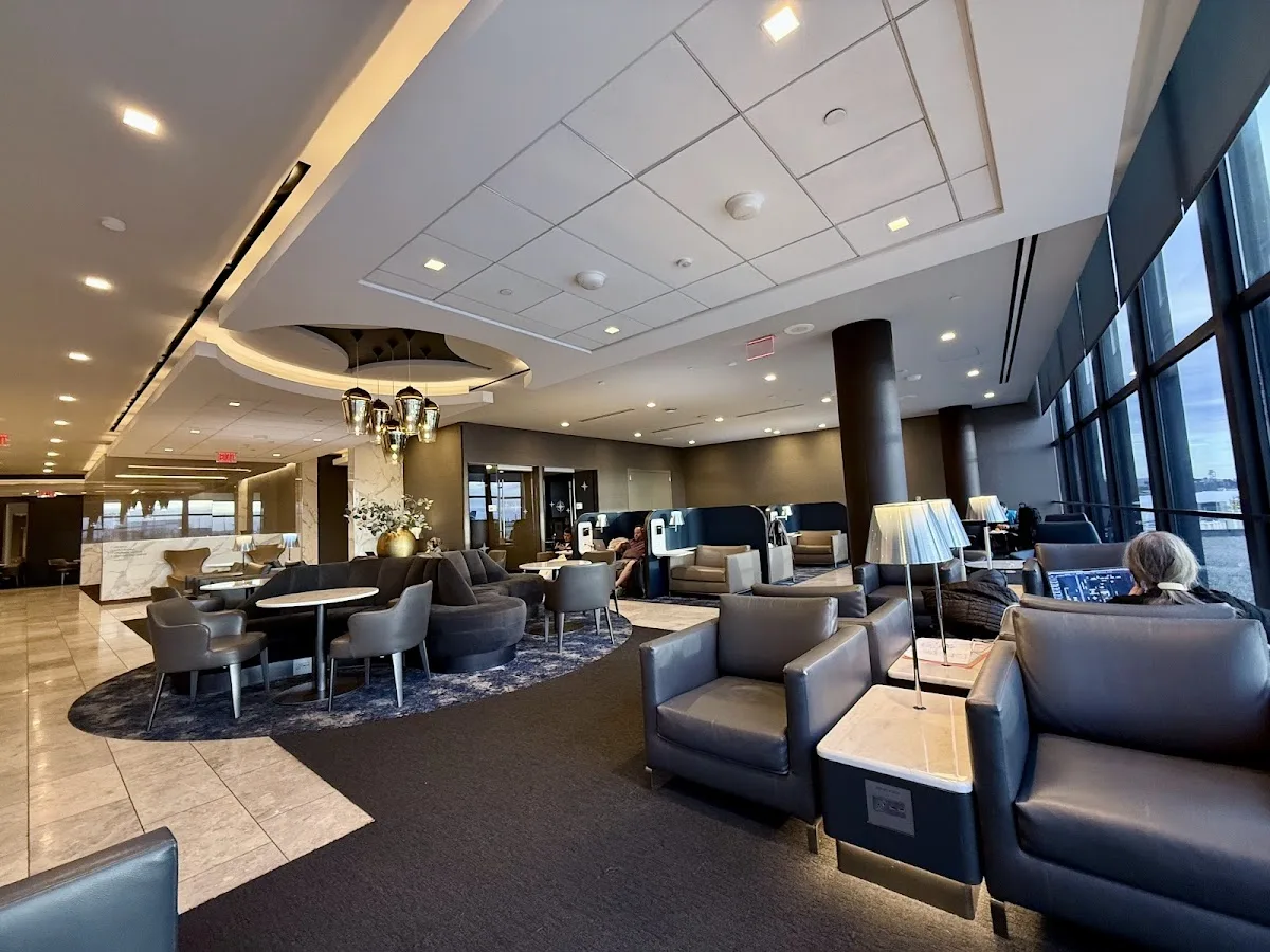 United Polaris Lounge